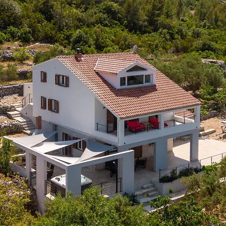 In With House Sea View Holiday home *