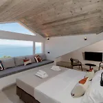 In With House Sea View Дом отдыха