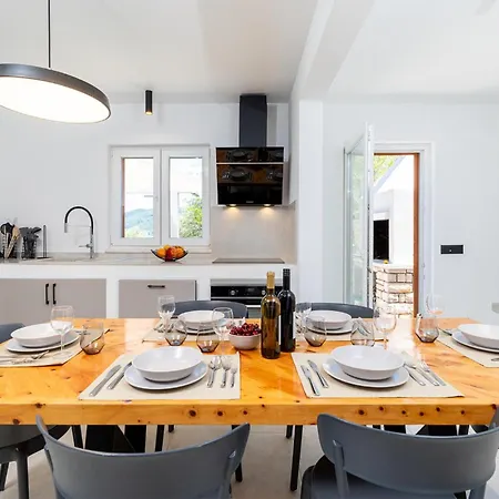 5 Bedroom Front In Сasa de vacaciones Blato (Korcula)