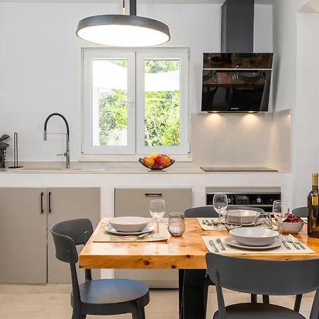 Сasa de vacaciones 5 Bedroom Front In Blato (Korcula)