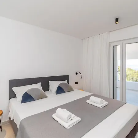 5 Bedroom Beach Front Home In Blato Blato (Korcula)