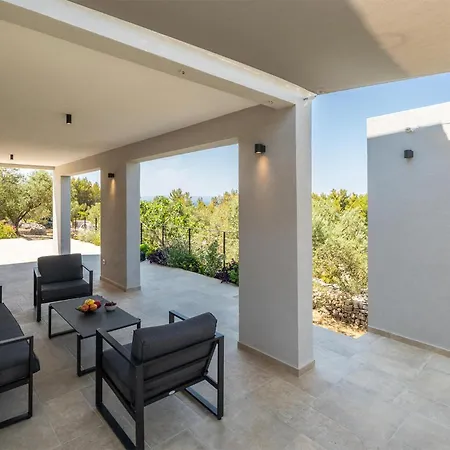 5 Bedroom Beach Front Home In Blato בית נופש Blato (Korcula)